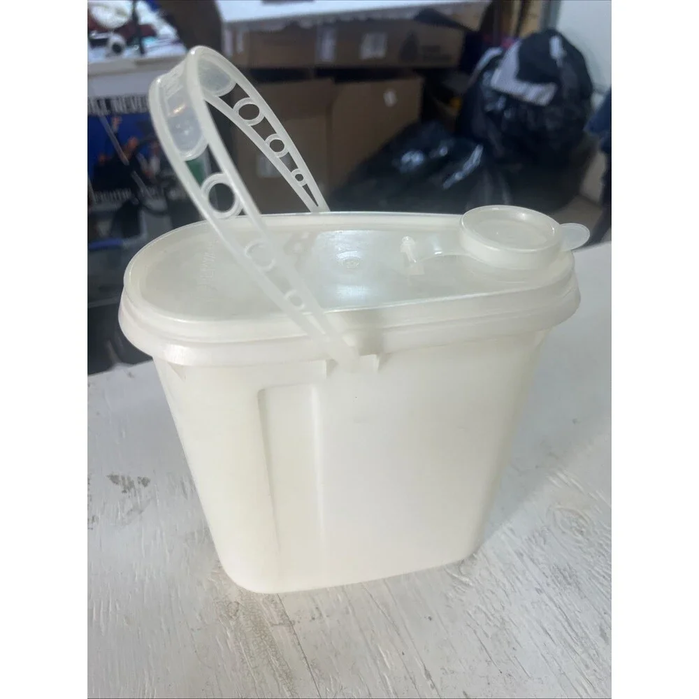 Tupperware vintage 587